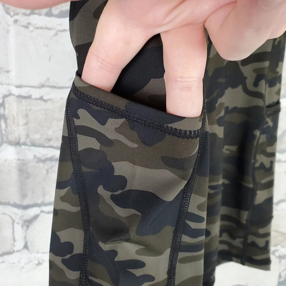 Oakla Yoga Shorts  XS Camo Olive Gray Brown - Picture 6 of 10